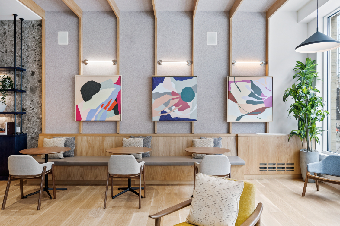 Versatile coworking space with modern furnishings.