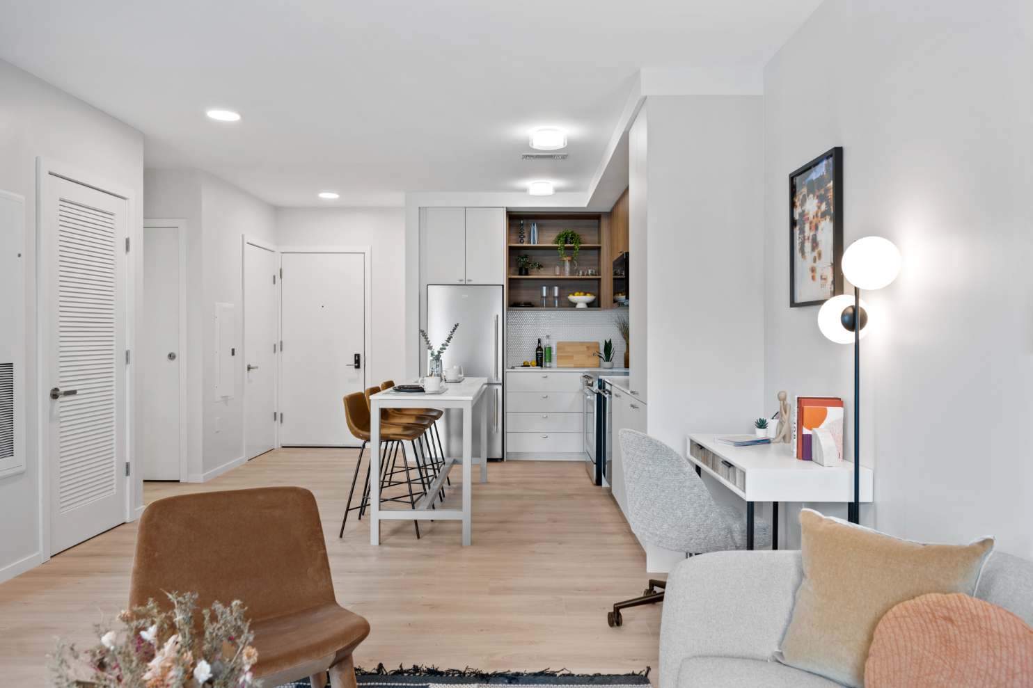 Urban oasis with tranquil living environment.